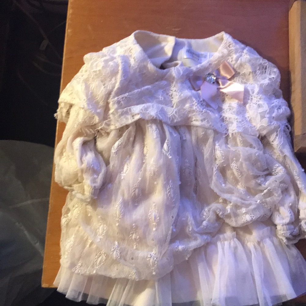 An 6-9M dress
